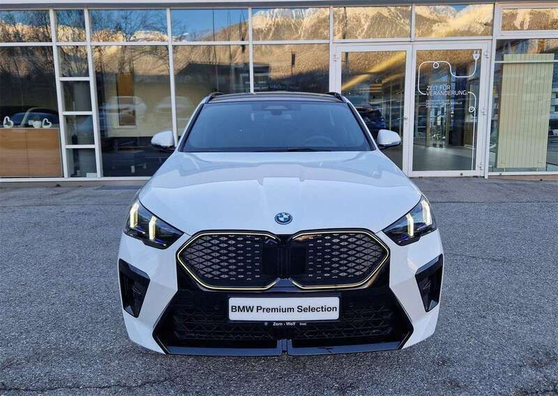 Gebraucht BMW iX2 Shadowline 225 kW (306 PS) 2024 Alpinweiß SUV