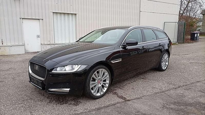 Schwarz Gebraucht 2018 Jaguar XF Sportbrake Pure Kombi | € 22.950 - Bild 1/4