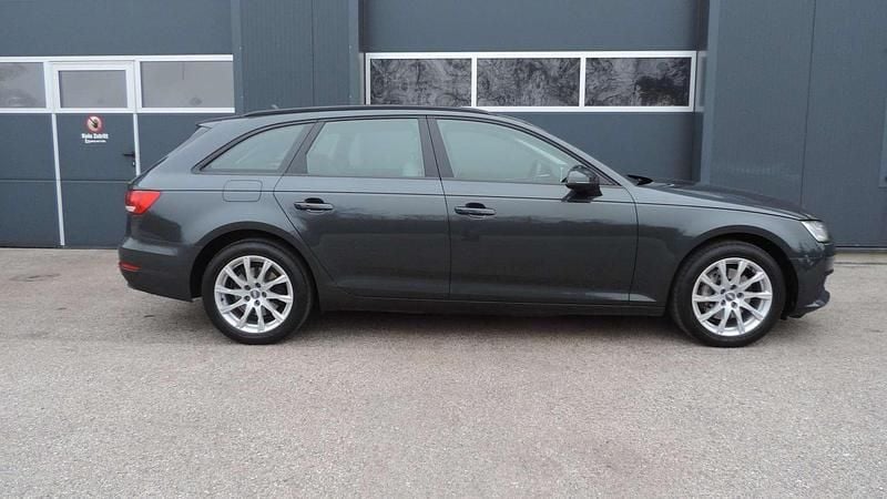 Gebraucht Audi A4 Comfort 190 PS (139 kW) 2016 Grau Kombi