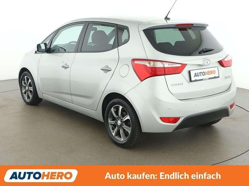 Gebraucht Hyundai ix20 Edition 90 PS (66 kW) 2018 Silber Kleinwagen
