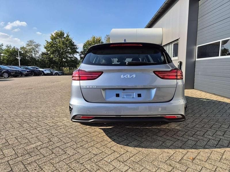 Neu Kia Ceed Sportswagon Vision 140 PS (102 kW) 2025 Silber Kombi