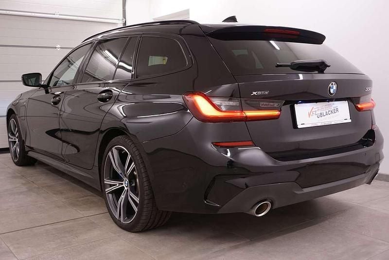 Gebraucht BMW 330e M Sport 184 PS (135 kW) 2021 Schwarz Kombi