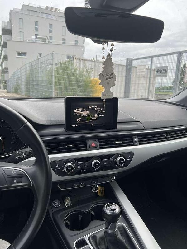 Gebraucht Audi A4 Sport 150 PS (110 kW) 2018 Blau Limousine