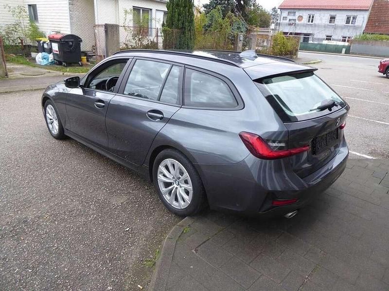 Gebraucht BMW 318 136 PS (100 kW) 2019 Grau Kombi