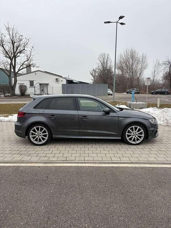 Gebraucht Audi A3 Attraction 184 PS (135 kW) 2014 Grau Limousine