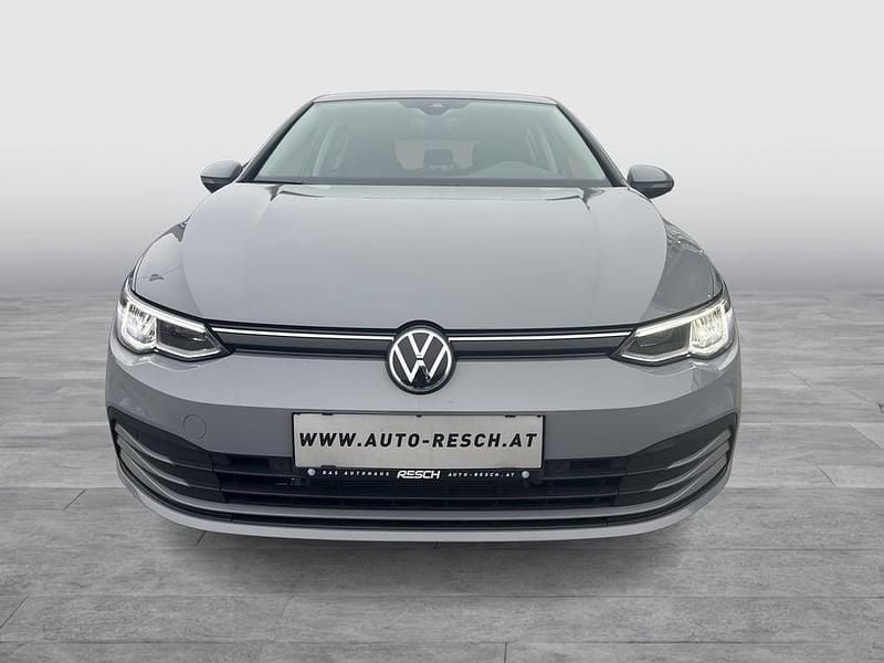 Gebraucht VW Golf VIII Life 110 PS (80 kW) 2021 Mittelgrau  normal Limousine