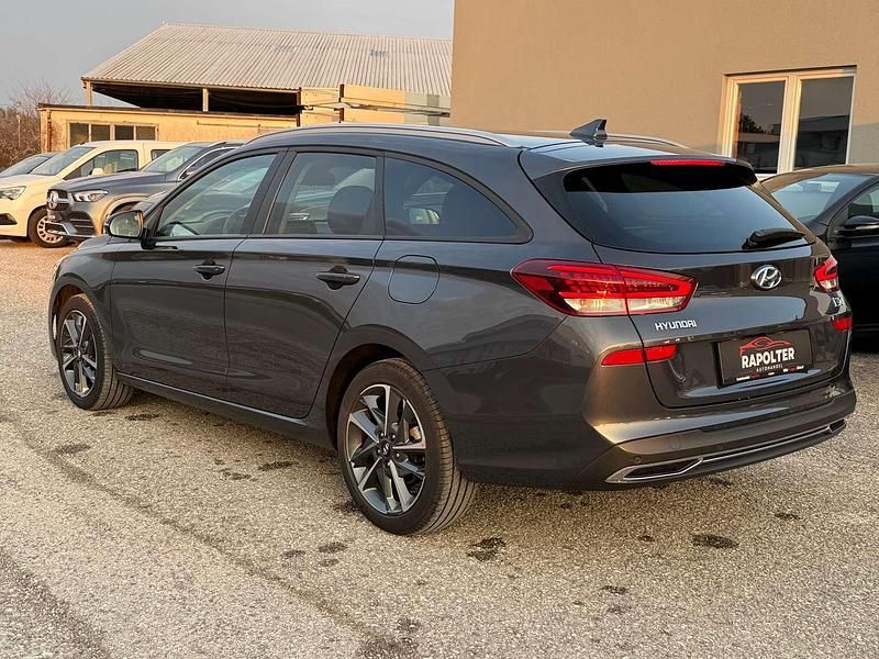 Gebraucht Hyundai i30 120 PS (88 kW) 2021 Grau Kombi