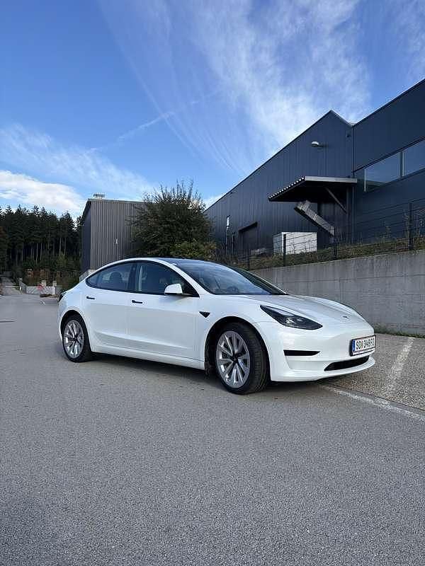 Gebraucht Tesla Model 3 Standard Range 225 kW (306 PS) 2022 Weiß Limousine