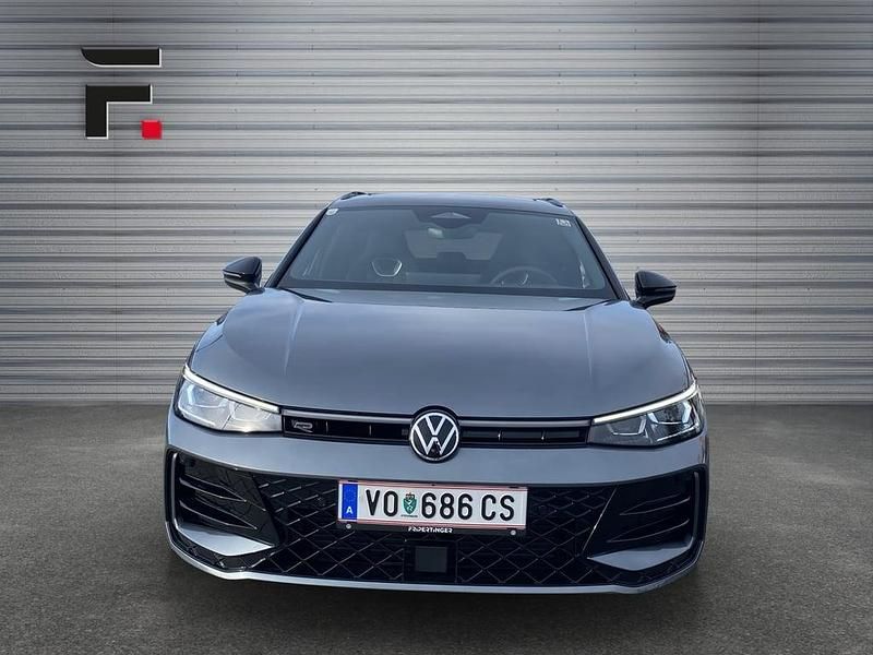 Gebraucht VW Passat Sport 150 PS (110 kW) 2026 Mittelgrau  normal Kombi