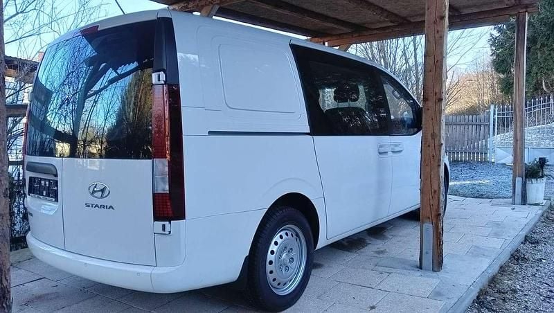 Weiß Gebraucht 2022 Hyundai Staria Trend Van / Kleinbus | € 25.000 (Superpreis) - Bild 1/4