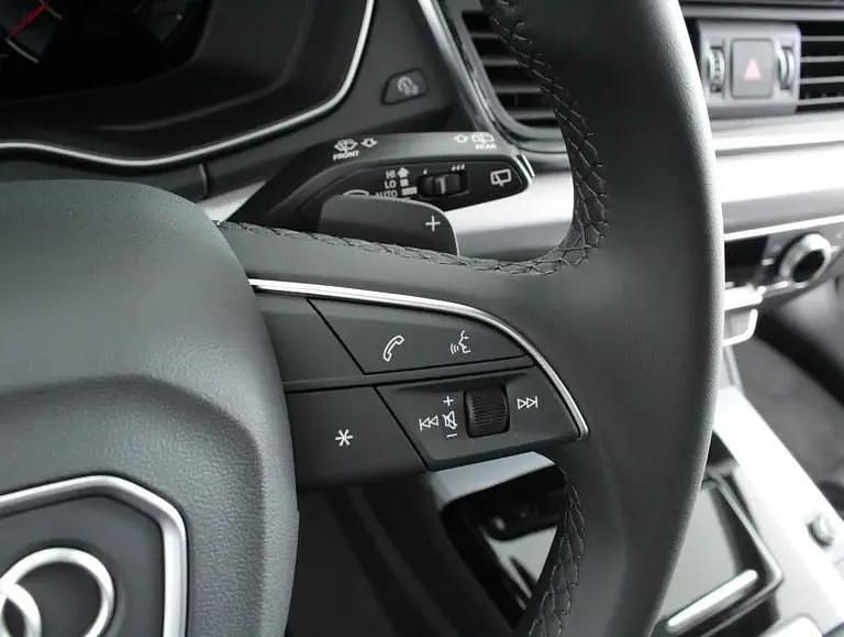 Gebraucht Audi Q5 Sportback Advanced 204 PS (150 kW) 2024 Hellgrau  metallic SUV