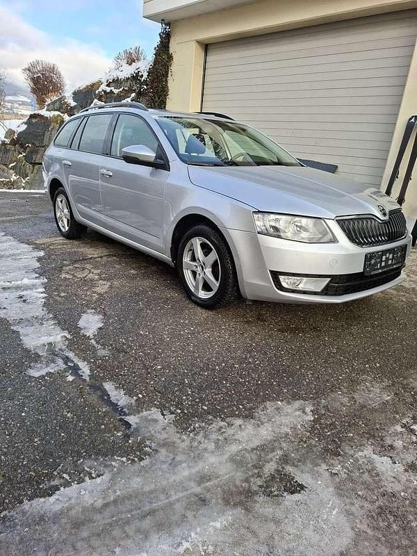 Gebraucht Skoda Octavia Elegance 105 PS (77 kW) 2015 Kleinwagen