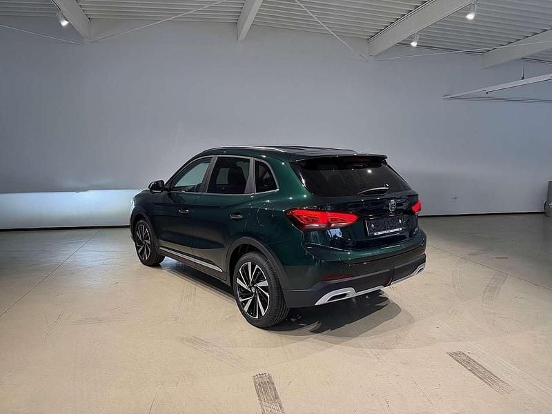 Neu MG ZS Luxury 102 PS (75 kW) 2025 British green Limousine