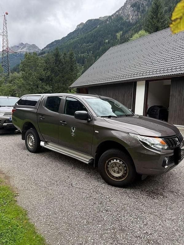 Braun Gebraucht 2017 Mitsubishi L200 Invite Abholung | € 21.500 - Bild 1/4