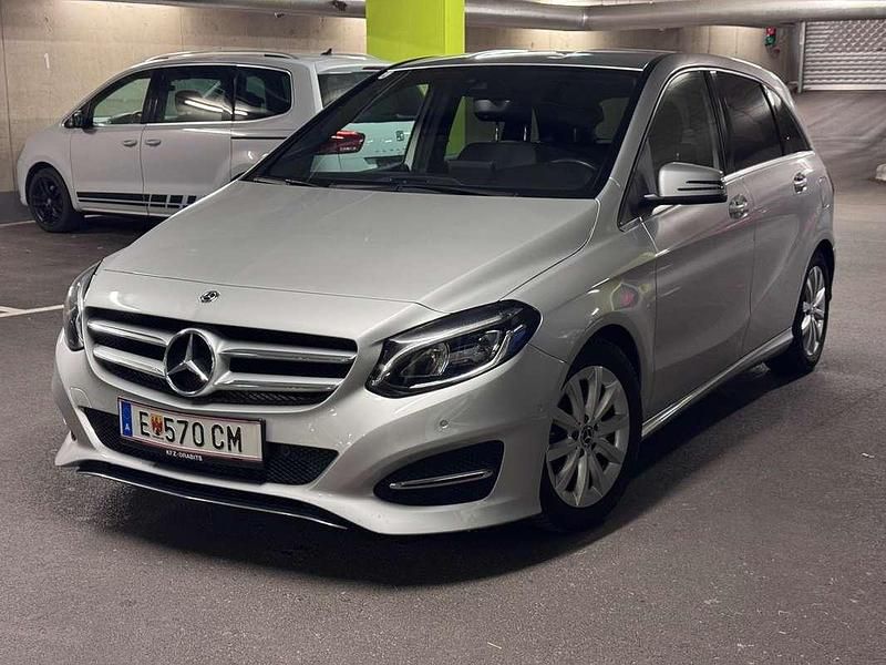 Silber Gebraucht 2018 Mercedes B200 Van / Kleinbus | € 17.500 (Fairer Preis) - Bild 1/4