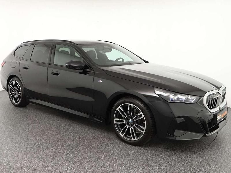 Schwarz Gebraucht 2025 BMW 520 M Sport Kombi | € 58.990 - Bild 1/4