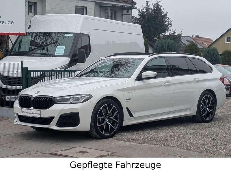 Weiß Gebraucht 2024 BMW 530e M Sport Kombi | € 48.500 - Bild 1/4