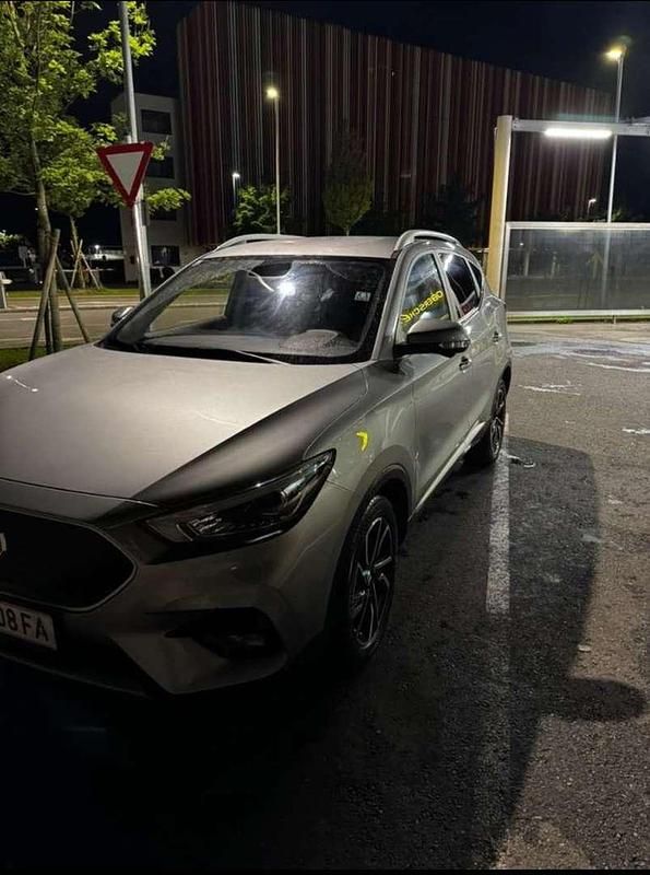 Gebraucht MG ZS Luxury 111 PS (81 kW) 2024 Limousine