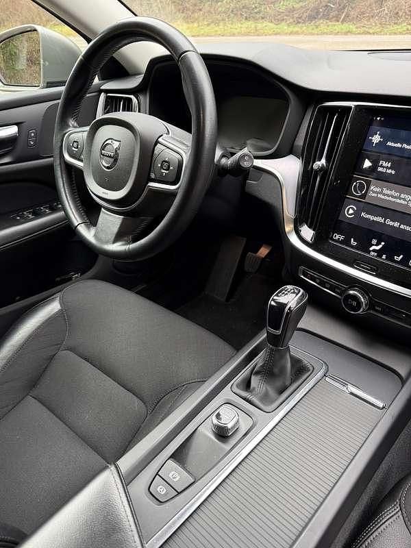 Gebraucht Volvo V60 Momentum 150 PS (110 kW) 2019 Bronze Kombi