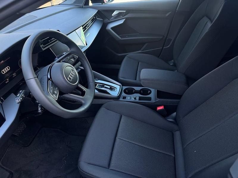 Neu Audi A3 Ambiente 116 PS (85 kW) 2026 Schwarz  metallicperleffektno Limousine