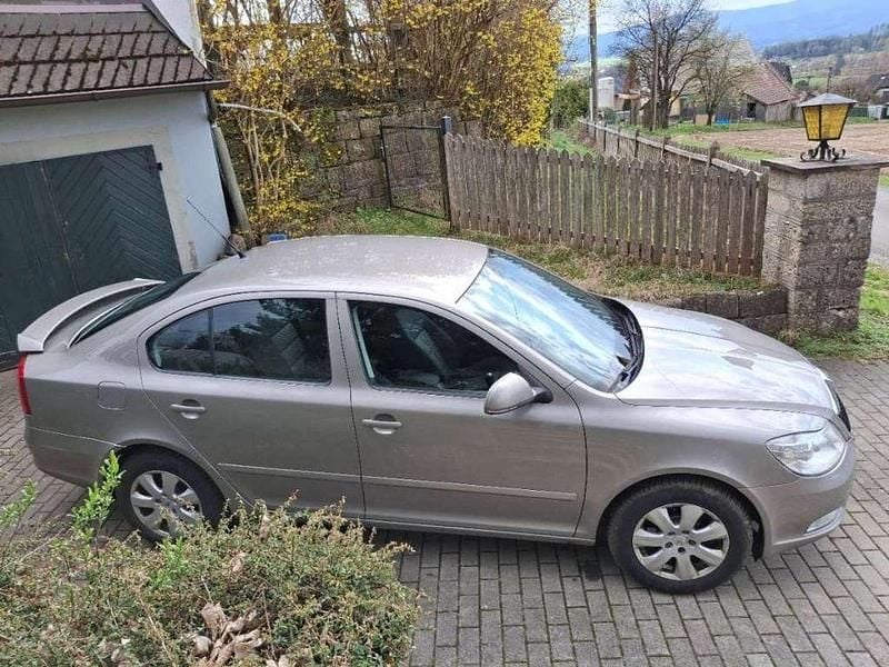 Braun Gebraucht 2009 Skoda Octavia Ambiente Limousine | € 4.500 (Etwas zu teuer) - Bild 1/4