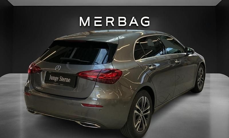 Gebraucht Mercedes A180 Advanced Plus 116 PS (85 kW) 2024 Mountaingrau metallic Limousine