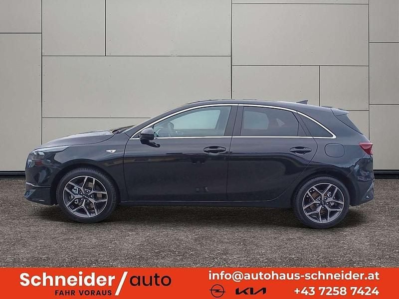 Neu Kia Ceed Silver 101 PS (74 kW) 2025 Schwarz Kleinwagen