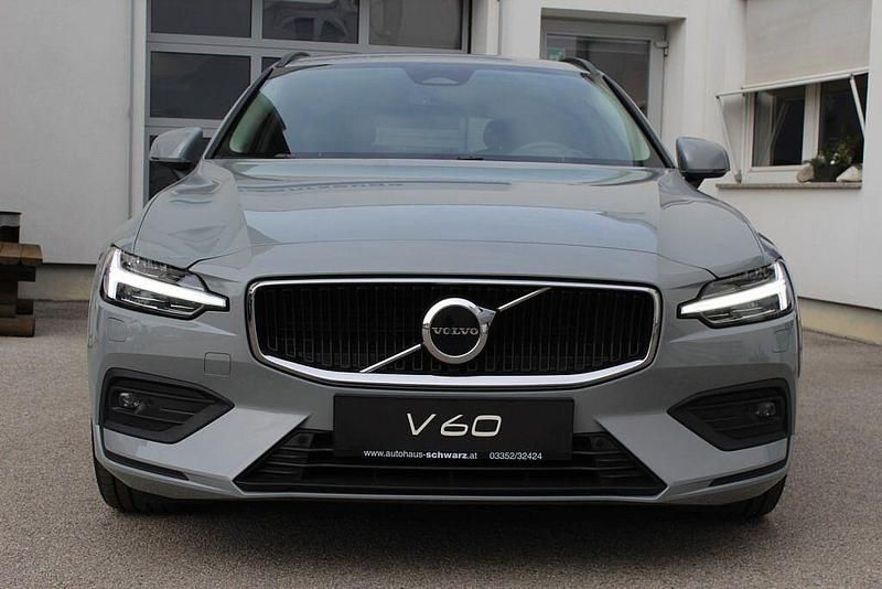 Gebraucht Volvo V60 197 PS (144 kW) 2025 Grau Kombi