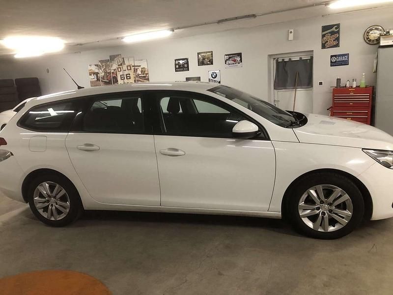 Gebraucht Peugeot 308 SW Access 110 PS (80 kW) 2019 Weiß Kombi