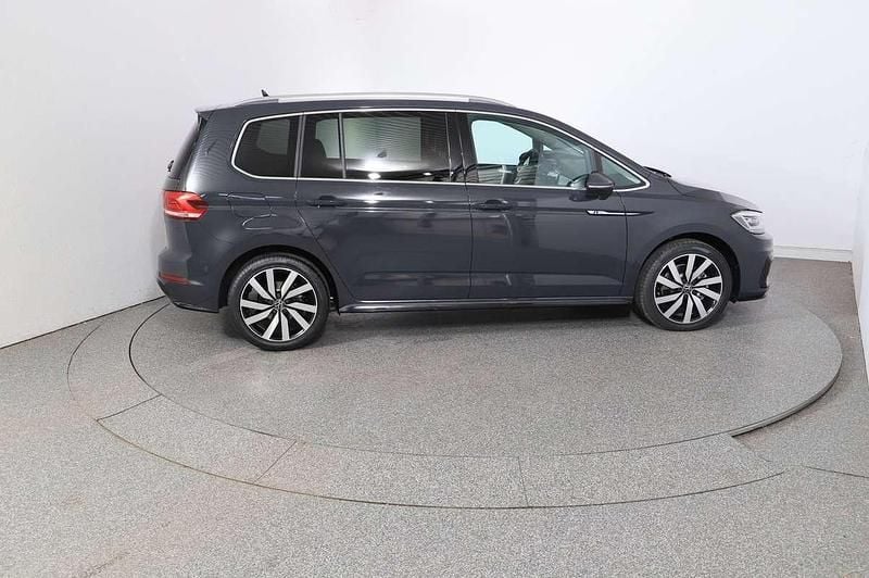 Gebraucht VW Touran R-line 150 PS (110 kW) 2024 Mittelgrau  normal Van / Kleinbus