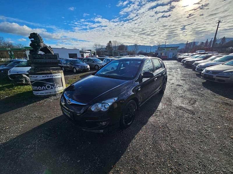 Braun Gebraucht 2010 Hyundai i30 Limousine | € 1.990 (Guter Preis) - Bild 1/4