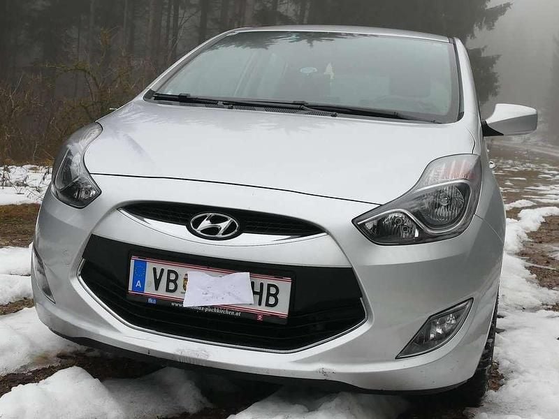 Gebraucht Hyundai ix20 90 PS (66 kW) 2013 Silber Kleinwagen