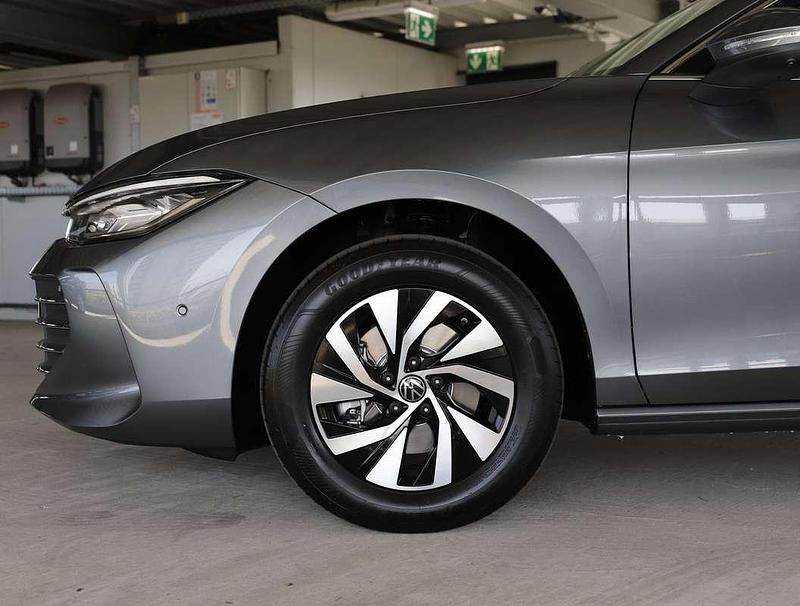 Gebraucht VW Passat Business 150 PS (110 kW) 2025 Grau Kombi