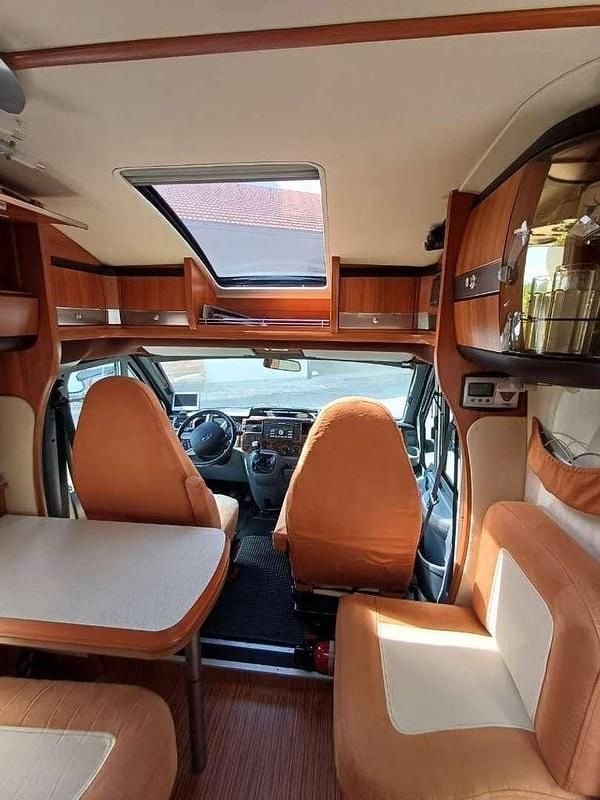 Gebraucht Ford Transit 140 PS (102 kW) 2010 Weiß Kleinwagen