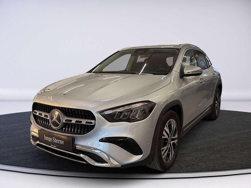 Gebraucht Mercedes GLA200 150 PS (110 kW) 2024 Silber SUV