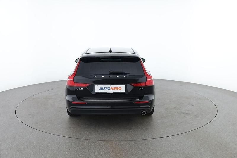 Gebraucht Volvo V60 Momentum 150 PS (110 kW) 2020 Schwarz Kombi