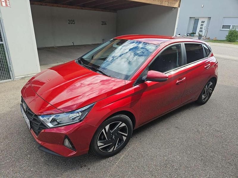 Rot Gebraucht 2022 Hyundai i20 Limousine | € 13.499 (Teuer) - Bild 1/4