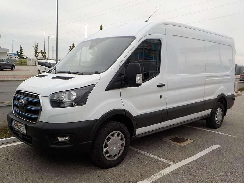 Weiß Gebraucht 2023 Ford E-Transit Basis Van | € 32.990 - Bild 1/4