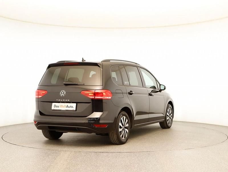 Gebraucht VW Touran Life 150 PS (110 kW) 2024 Schwarz  metallicperleffektno Van / Kleinbus