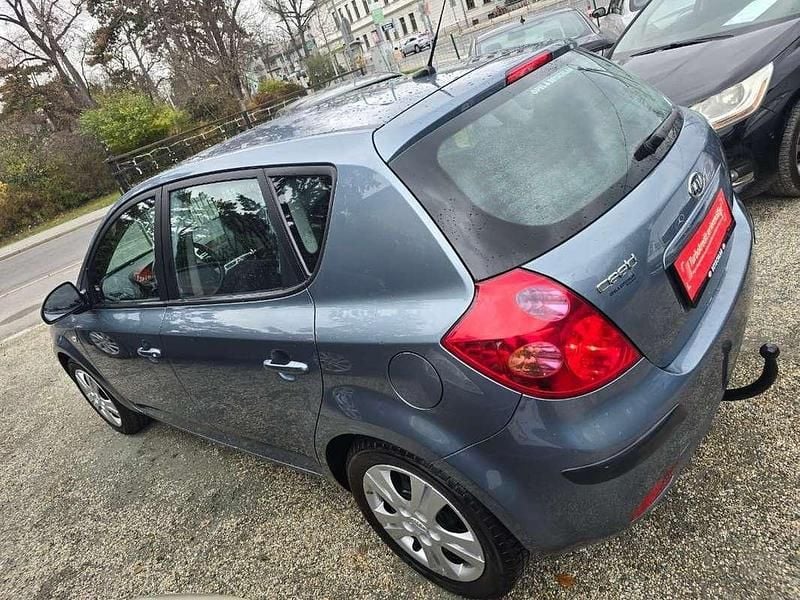 Gebraucht Kia Ceed 105 PS (77 kW) 2007 Blau Kleinwagen