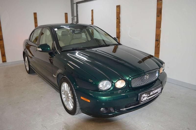 Grün Gebraucht 2008 Jaguar X-type Limousine | € 5.490 - Bild 1/4