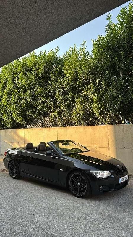 Schwarz Gebraucht 2013 BMW 330 Cabriolet Comfort Edition Cabrio | € 25.600 (Fairer Preis) - Bild 1/4