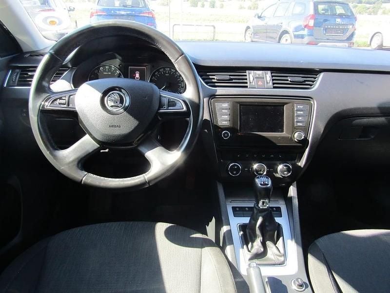 Gebraucht Skoda Octavia Elegance 105 PS (77 kW) 2014 Weiss  metallic Kombi