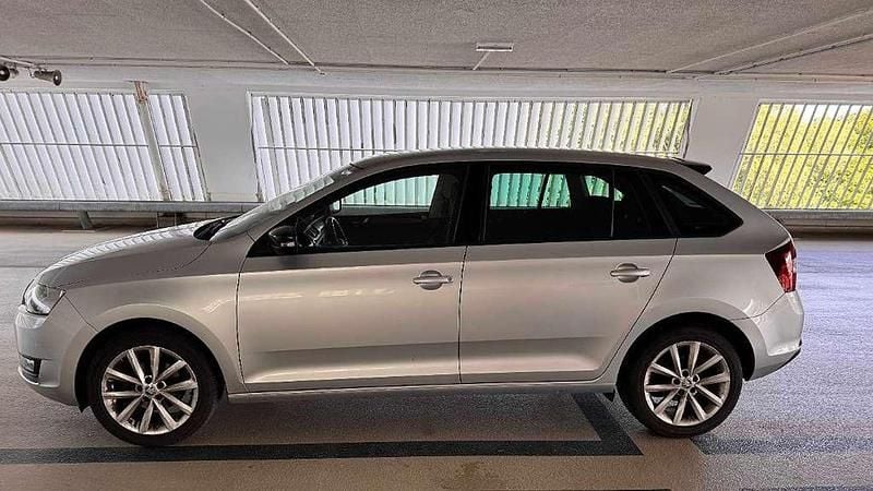 Gebraucht Skoda Rapid Sport 95 PS (69 kW) 2017 Silber Kleinwagen