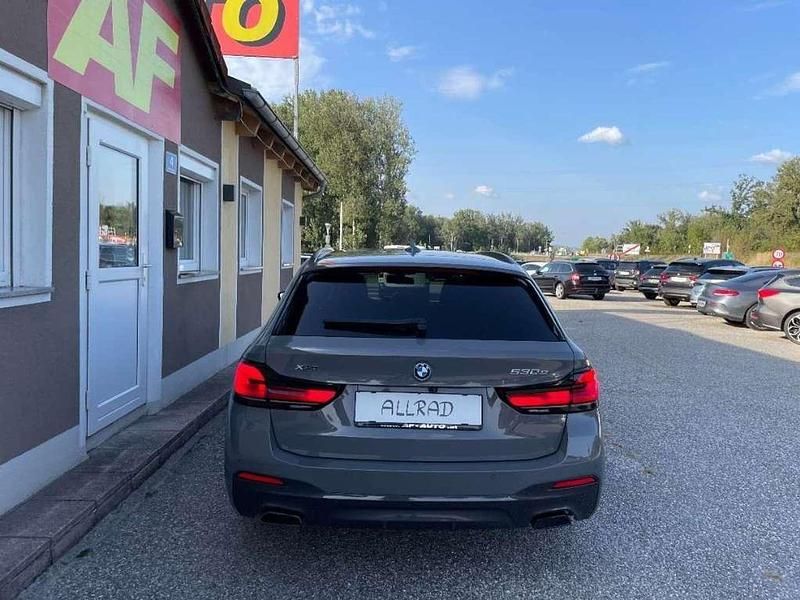 Gebraucht BMW 530e M Sport 258 PS (189 kW) 2021 Grau Kombi