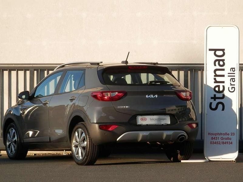 Gebraucht Kia Stonic Silver 101 PS (74 kW) 2023 Grau SUV