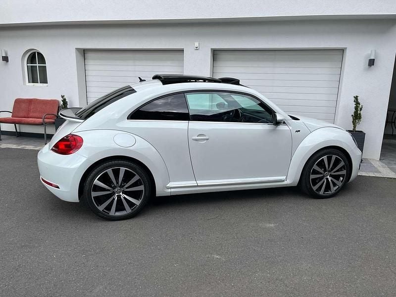 Weiß Gebraucht 2015 VW Beetle R-line Limousine | € 16.250 (Etwas zu teuer) - Bild 1/4