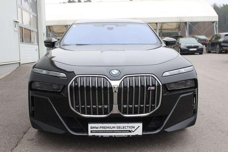Gebraucht BMW i7 Executive 485 kW (660 PS) 2023 Saphirschwarz Limousine