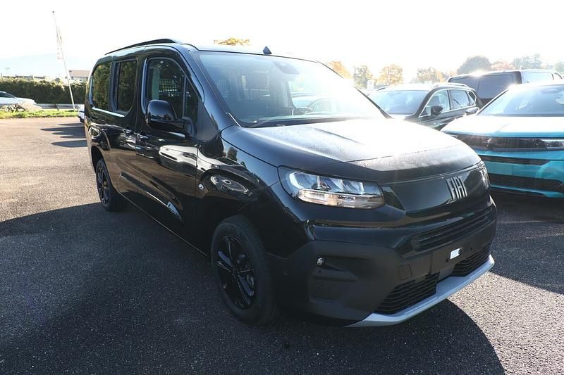 Neu Fiat Doblò 131 PS (96 kW) 2025 Schwarz Van / Kleinbus