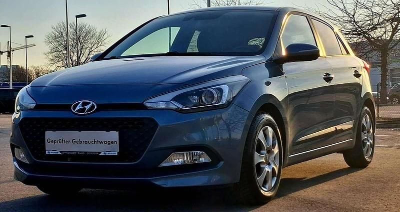 Gebraucht Hyundai i20 GO! 83 PS (61 kW) 2017 Blau Limousine
